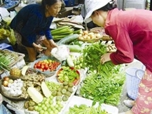 Nhiều mặt hàng thiết yếu tăng giá bất hợp lý. Ảnh: VTV  