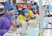 Phân xưởng sản xuất giày cho hãng Nike (Hoa Kỳ) của Nhà máy Giày SunJade. &nbsp;