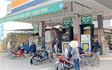 Chi nhánh Xăng dầu Trần Phú (TP Thanh Hóa) phục vụ nhu cầu tiêu dùng của người dân.